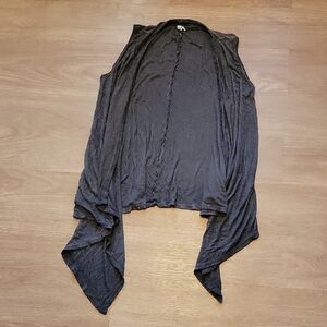 Cable & Gauge Sleeveless Open-Front Cardigan - Charcoal